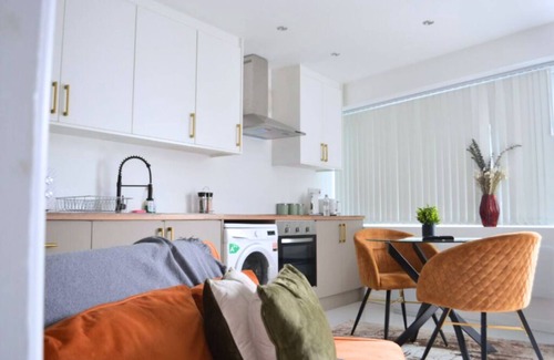Birmingham Apartment | Cosy Twin w/Balcony and Parking near Utilita Arena, ICC HS2 JLR and NEC