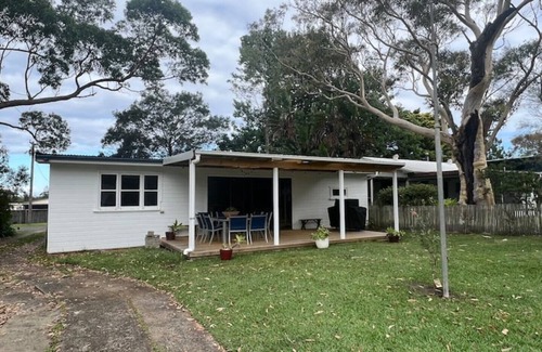 Mondayong House | Cosy two bedroom bungalow close to lake and ocean