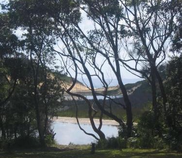 Cudmirrah House | Cosy two bedroom bungalow close to lake and ocean