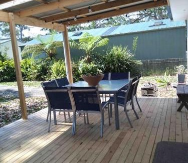 Cudmirrah House | Cosy two bedroom bungalow close to lake and ocean
