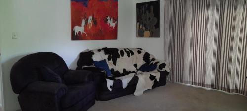 Waipapa Apartment | Cosy Unit 3 bdrms Two dogs live onsite with me