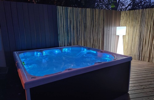 Baillargues Villa | COSY VACATION VILLA WITH JACUZZI