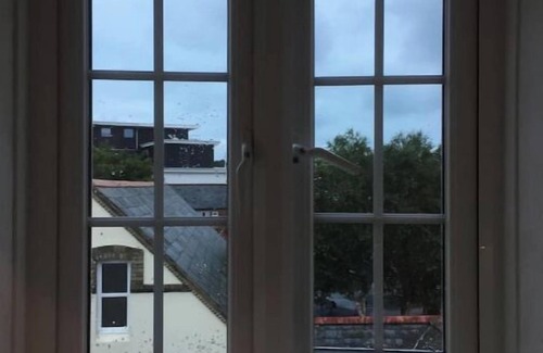 Netley House | Cosy Victorian artisan’s cottage, close to the town and harbour in Cowes