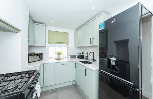 Reading House | Cosy Victorian Cottage Close to Town Center | Pass The Keys