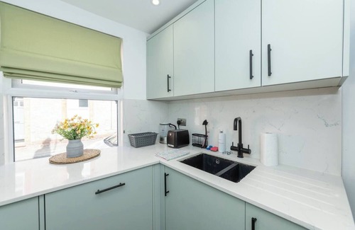 Reading House | Cosy Victorian Cottage Close to Town Center | Pass The Keys