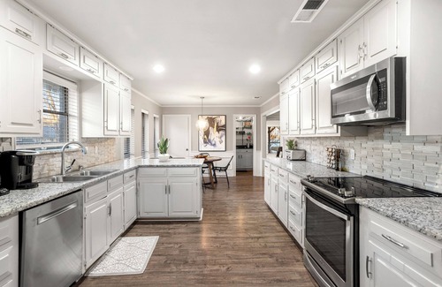 Rowlett House | Cosy Waterfront Home