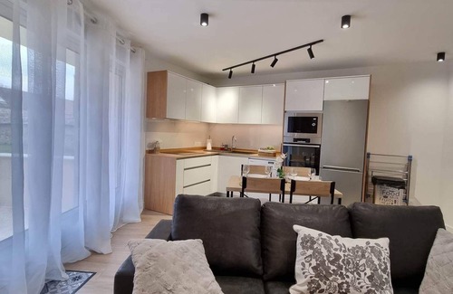 Arbonne-la-Foret House | Cosy White House in the heart of the forest 4*, in the heart of the forest