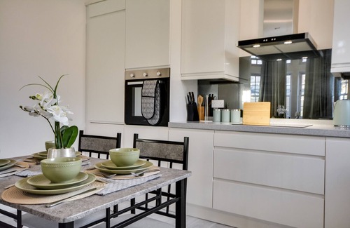Wigan Apartment | Cosy Wigan Apartment with Sunny Views