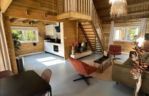 Zon en Schild House | Cosy wooden house with hot tub in forest