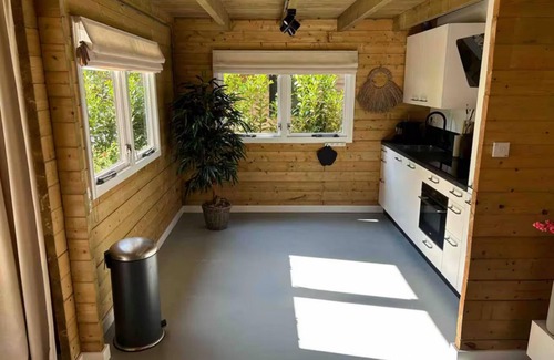 Zon en Schild House | Cosy wooden house with hot tub in forest