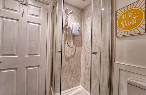 Shelsley Beauchamp Apartment | Cosy Worcester Studio Apartment.