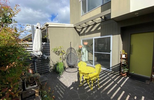 O'Connor Apartment | Cosy Work From Home Townhouse 10 Mins From City