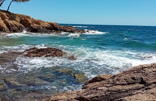 Saint-Aygulf House | Côte d'Azur family vacation for 4. House close to the sea.