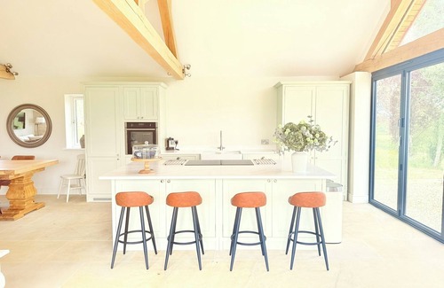 Shipston on Stour House | Cotswold Barn | 360° Views | Peaceful Escape