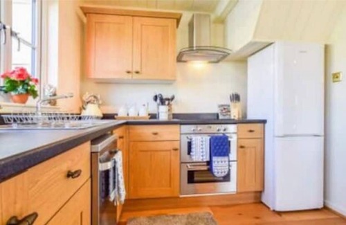 Ampney Crucis House | ✪ Cotswolds Luxury Lakeside Lodge in Waterpark ✪