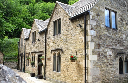 Chalford Cabin | Cotswolds Valleys Accommodation - Springfield Coach House - Exclusive use character four bedroom holiday cottage