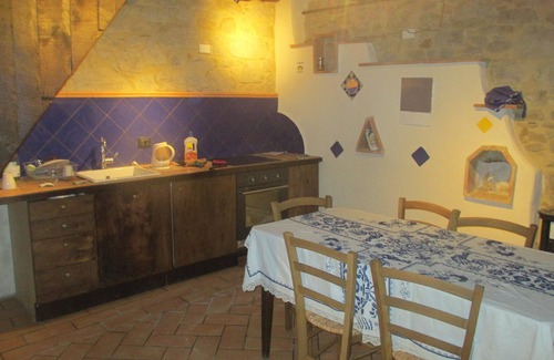 Castiglione di Garfagnana Cottage | Cottage in old chestnut grove set well away from the road