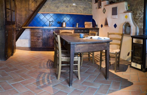 Castiglione di Garfagnana Cottage | Cottage in old chestnut grove set well away from the road
