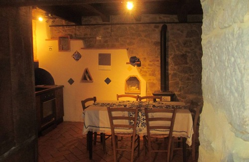 Castiglione di Garfagnana Cottage | Cottage in old chestnut grove set well away from the road