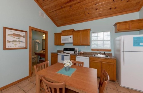 Fulton House | Cottage 09 at D&R Pelican Bay Resort - Pet Friendly