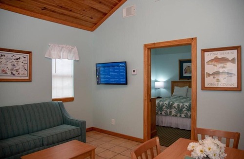 Fulton House | Cottage 09 at D&R Pelican Bay Resort - Pet Friendly
