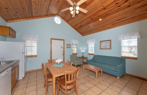 Fulton House | Cottage 09 at D&R Pelican Bay Resort - Pet Friendly