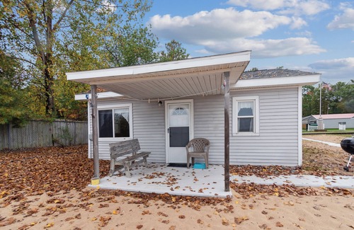 Greenbush Cabin | Cottage #1: 2BR/1BA Relaxing Lakefront Retreat!nn