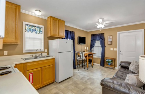 Langston Cabin | Cottage #1 Fisherman's Landing/1-Bed Fishing Cottage w/Covered Boat Shelter"