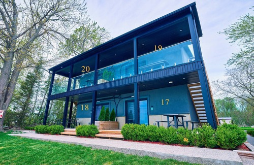 Wainfleet Cottage | Cottage 18: Lower-Level Beachfront Unit in 4-Plex