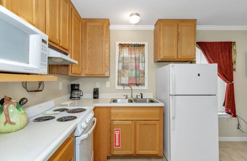 Langston Cabin | Cottage #2 Fisherman's Landing/1-Bed Fishing Cottage w/Covered Boat Shelter"