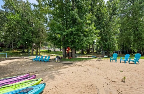 Almo Cabin | Cottage 2 · Lakefront Cottage on Kentucky Lake - Sleeps 6 - Pet Friendly!