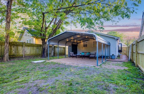 North Nashville Cottage | Cottage 2 mi to Broadway: King Bed, Fenced Yard