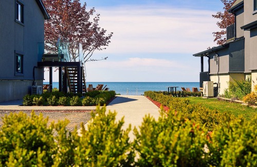 Wainfleet Cottage | Cottage 21: Charming Bungalow Steps from the Lake