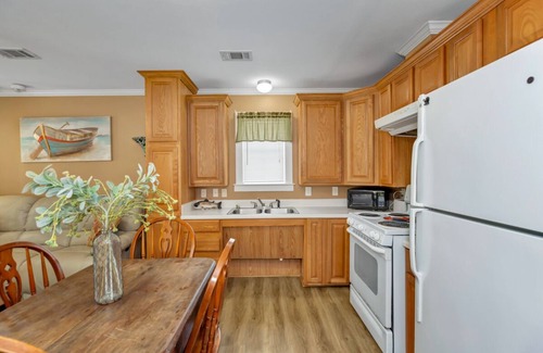 Langston Cabin | Cottage #3 Fisherman's Landing/2-Bed Fishing Cottage w/Covered Boat Shelter"