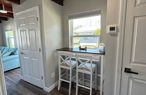 Tavares Cottage | Cottage 32: Flamingo Bungalow - Waterfront Lodging in Downtown Tavares, FL