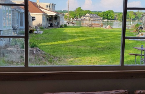 Stow Cottage | Cottage #4 - Beautiful 3 Bedroom Lakefront Cottage - Fully Renovated in 2024!