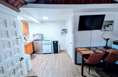 The Village Cottage | Cottage 5: Charming cottage with full kitchen and AC.
