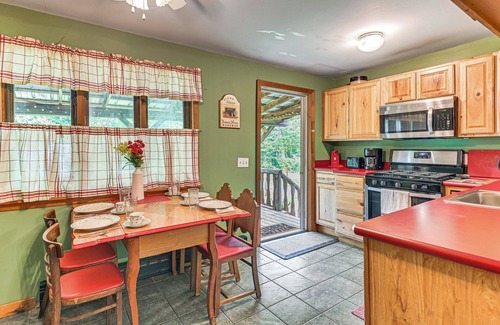 North Creek Cottage | Cottage < 8 Mi to Gore Mountain in Bakers Mill!