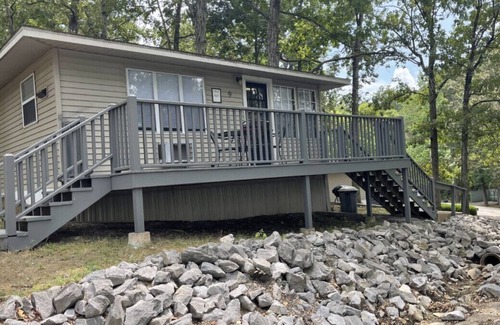 Almo Cabin | Cottage 9 · Lakeview cottage on Kentucky Lake - Sleeps 4 - Pet Friendly!