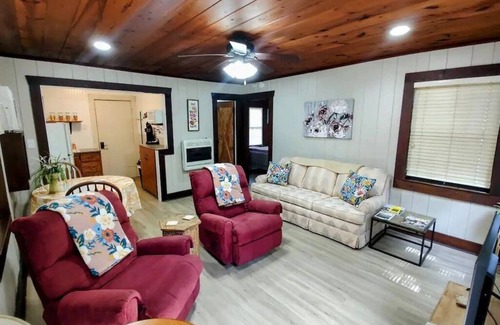 Mid America Cottage | Cottage # 9 - Lakeview One Bedroom Pet Friendly