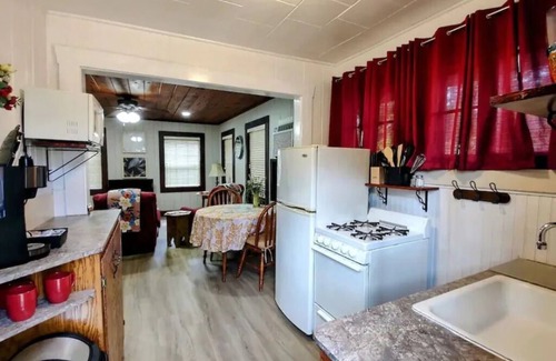 Mid America Cottage | Cottage # 9 - Lakeview One Bedroom Pet Friendly
