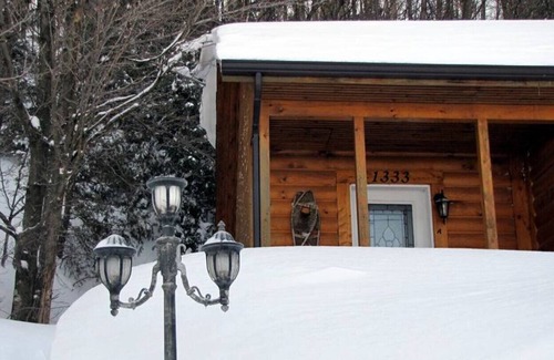 Eastman Cottage | Cottage A, Snowshoes side