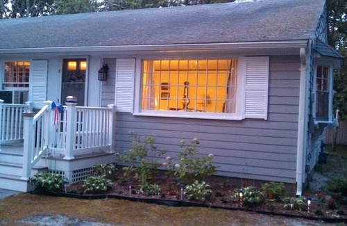 Dennis Port House | Cottage Amongst the Pines, Short Walk to Beach