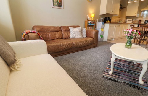 Constantine Cottage | COTTAGE ANNEX, pet friendly, with a garden in Constantine