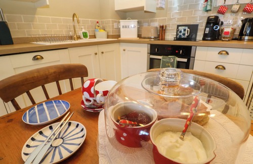 Constantine Cottage | COTTAGE ANNEX, pet friendly, with a garden in Constantine