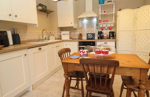 Constantine Cottage | COTTAGE ANNEX, pet friendly, with a garden in Constantine