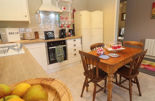 Constantine Cottage | COTTAGE ANNEX, pet friendly, with a garden in Constantine