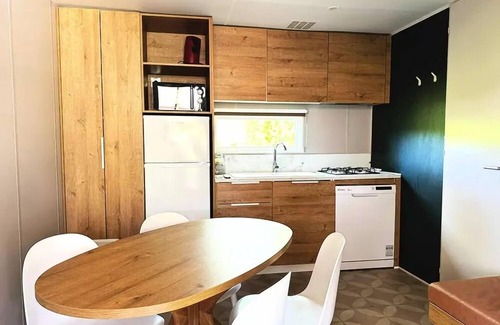 Cabrieres-dʼAigues House | Cottage Ansouis avec Jaccuzi 33m² - 2 bedrooms - 2 bathrooms + Jacuzzi 4 people