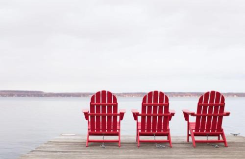 Geneva Apartment | Cottage at Cast Away Kayaks Fire Pit & Game Room