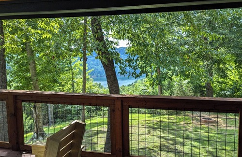 Byrdstown Cottage | COTTAGE AT EAGLE CREEK, SLEEPS 10-12 , LAKE VIEW